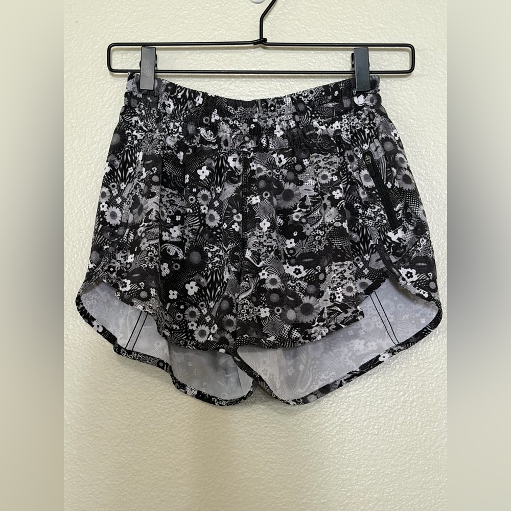 Lululemon Tracker Short *SW
2017 Seawheeze - Counter Culture White / Black